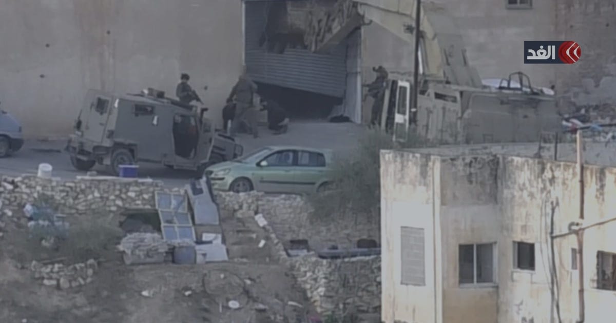 Cenində İsrail əsgərləri təslim olan iki fələstinlini güllələyərkən görüntüləndi