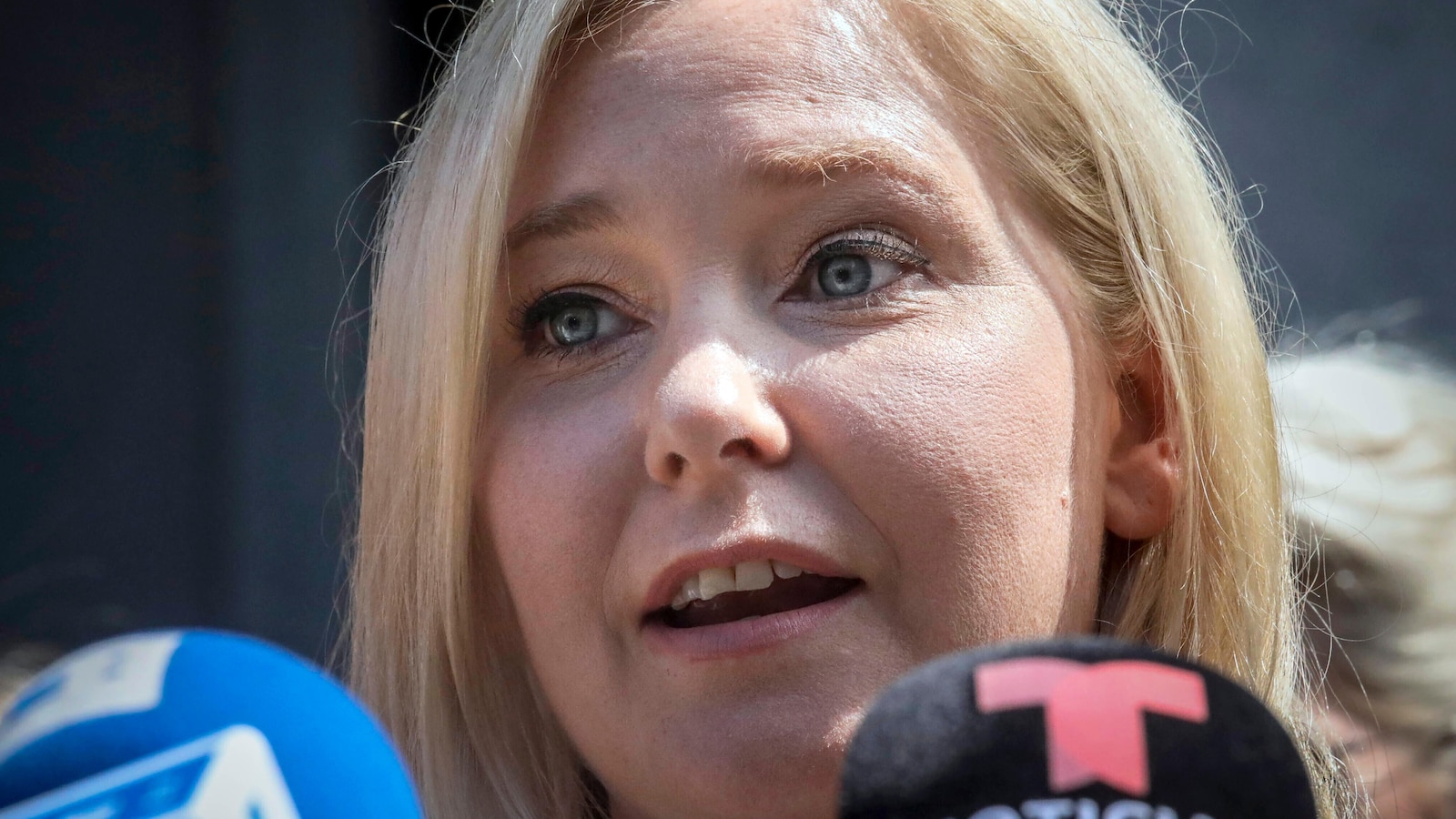 Andrew və Epsteini ittiham edən Giuffre'nin oğulları əmlakına nəzarət tələb edir