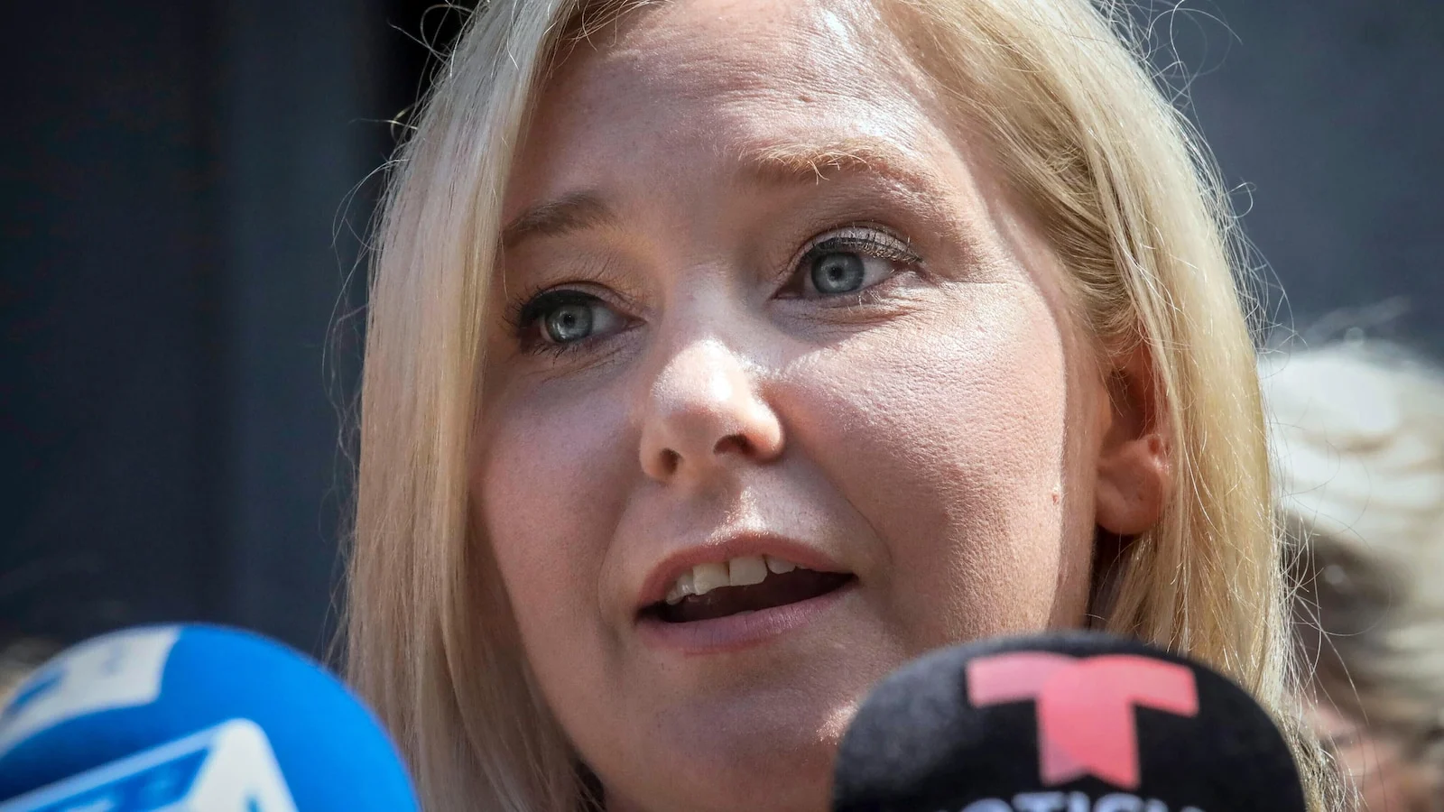 Andrew və Epsteini ittiham edən Giuffre'nin oğulları əmlakına nəzarət tələb edir