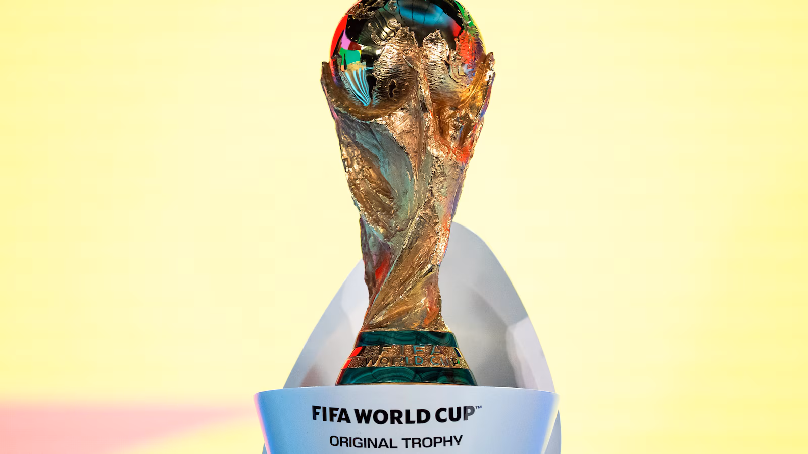 Lego FİFA ilə həyat ölçülü Dünya Kuboku kuboku təqdim edir