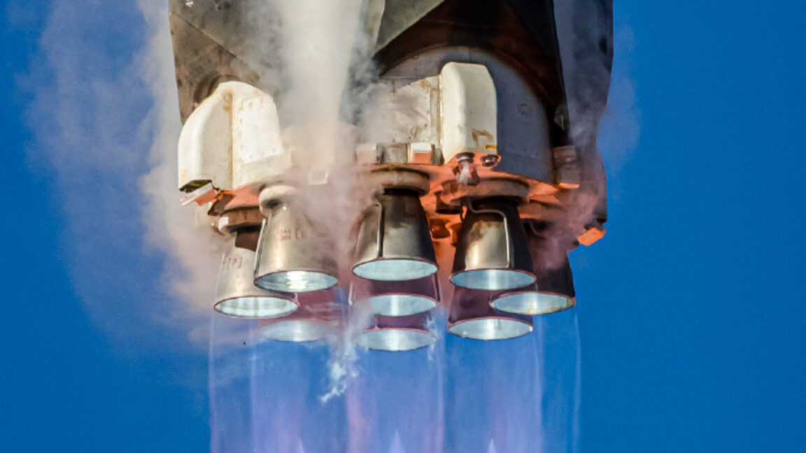 Möhtəşəm partlayış Çinin təkrar istifadə olunan raketlərə yaxınlığını göstərir